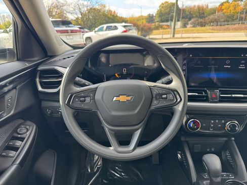 Used 2025 Chevrolet TrailBlazer LT image 29