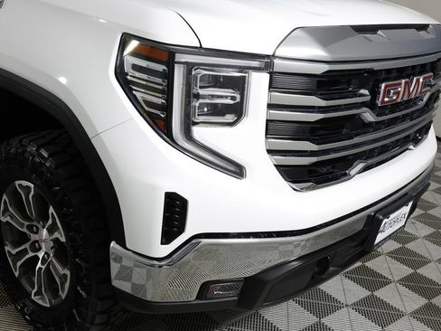 Used 2025 GMC Sierra 1500 SLT AWD/4WD image 41