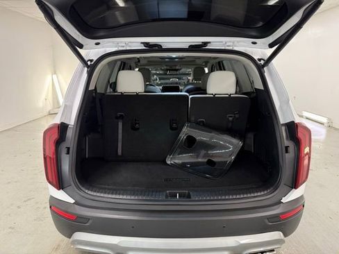 Used 2022 Kia Telluride EX w/ EX Premium Package image 8