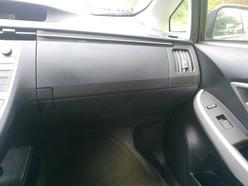 Used 2015 Toyota Prius Two FWD image 40