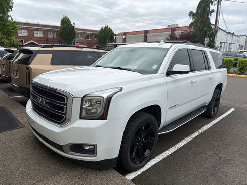Used 2020 GMC Yukon XL SLT w/ Open Road Package AWD/4WD image 1