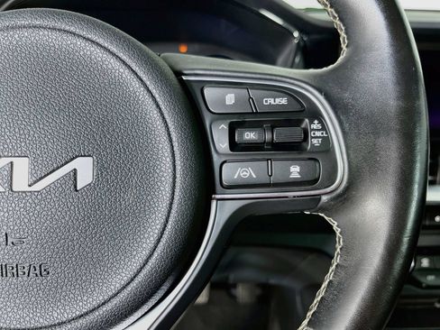 Used 2022 Kia Niro EX w/ Cold Weather Package FWD image 17