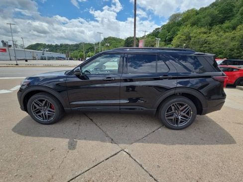 New 2026 Ford Explorer ST-Line w/ ST-Line Street Pack AWD/4WD image 4