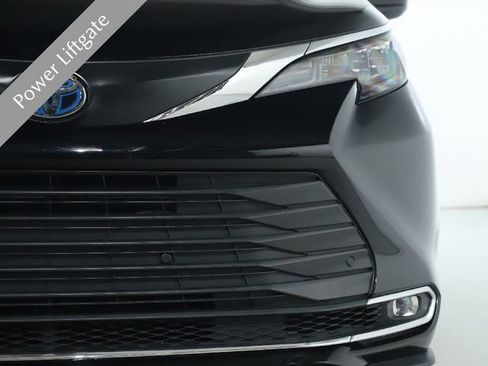 Used 2024 Toyota Sienna XLE image 8