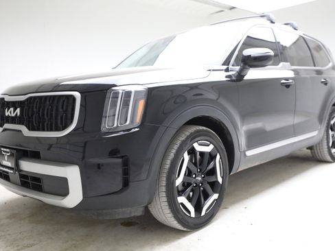 Used 2024 Kia Telluride EX w/ EX Captain's Chair Package FWD image 1