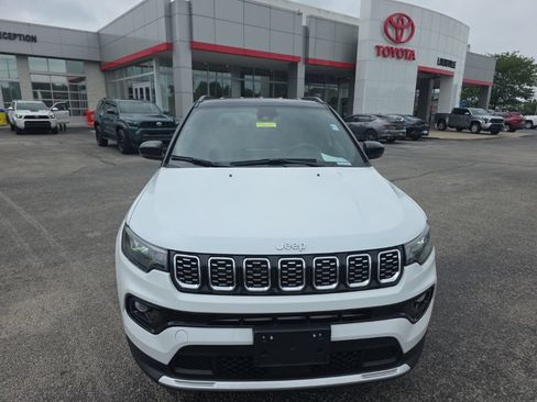Used 2025 Jeep Compass Limited AWD/4WD image 2