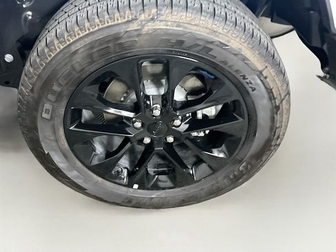 Used 2023 Jeep Wrangler Unlimited Sahara AWD/4WD image 11