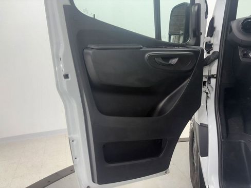 Used 2023 Mercedes-Benz Sprinter 1500 image 5