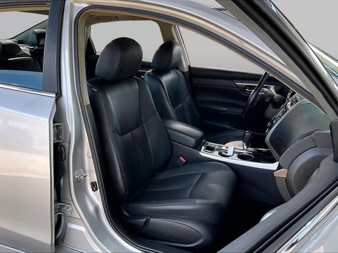 Used 2013 Nissan Altima 2.5 SL w/ Technology Pkg FWD image 9