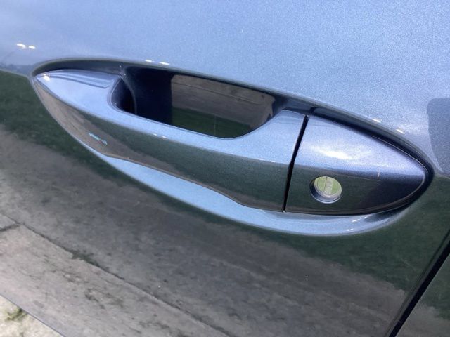 Used 2018 Toyota Corolla LE FWD image 19