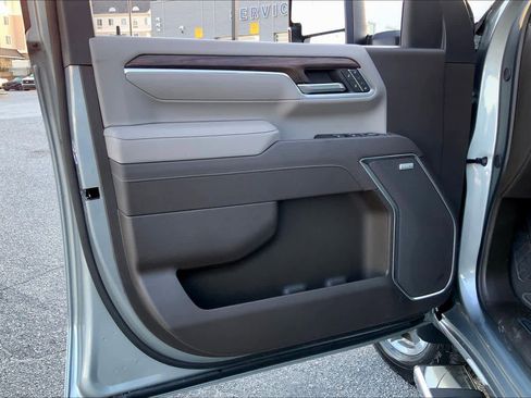 Used 2025 GMC Sierra 2500 SLT w/ SLT Convenience Package image 20