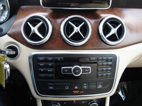 Used 2015 Mercedes-Benz GLA 250 GLA 250 4MATIC Sport Utility 4 image 21