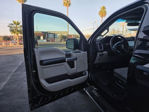 Used 2016 Ford F150 XLT image 9