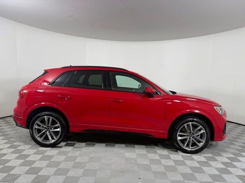 Used 2023 Audi Q3 2.0T Premium w/ Black Optic Sport Package image 8