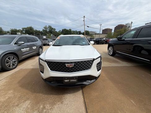 Used 2024 Cadillac XT4 Premium Luxury AWD/4WD image 2