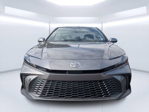 Used 2025 Toyota Camry SE FWD image 8