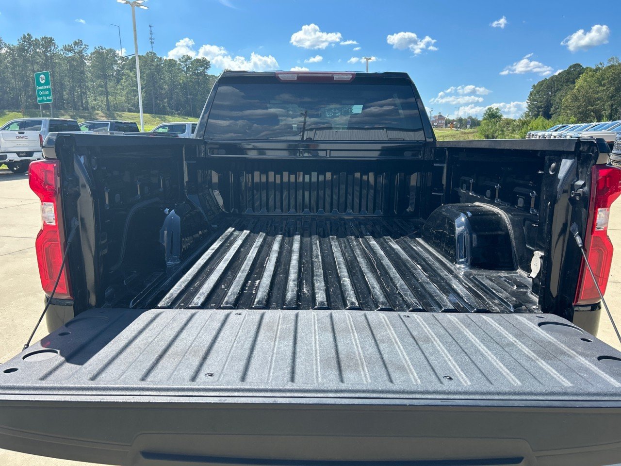 Used 2023 Chevrolet Silverado 1500 LT Trail Boss AWD/4WD image 7