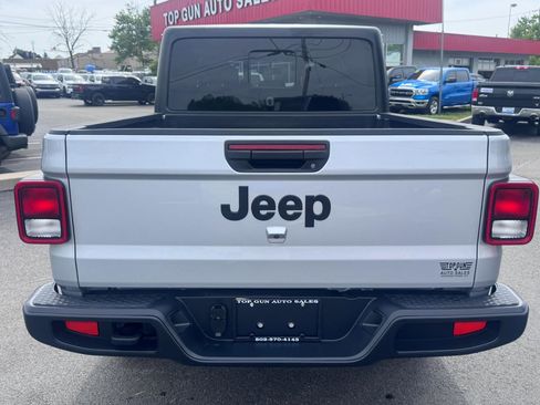 Used 2023 Jeep Gladiator Sport AWD/4WD image 4