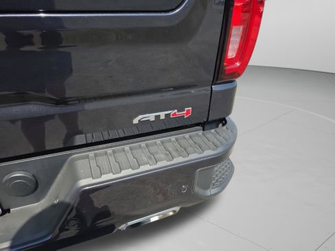 Used 2023 GMC Sierra 1500 AT4 w/ AT4 Premium Package AWD/4WD image 17