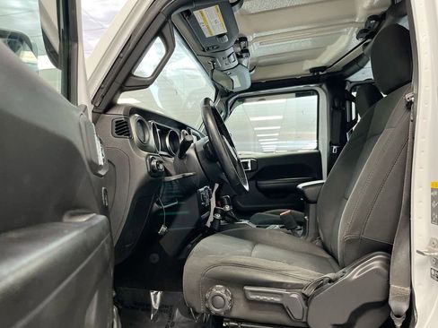 Used 2021 Jeep Gladiator Sport image 12