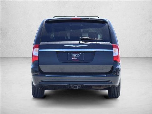 Used 2014 Chrysler Town & Country Touring-L FWD image 7