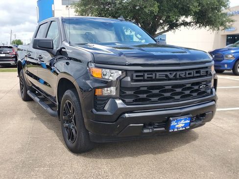 Used 2025 Chevrolet Silverado 1500 Custom image 2