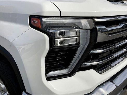 Used 2024 Chevrolet Silverado 2500 LTZ image 8