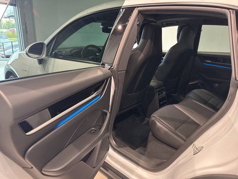 Used 2025 Porsche Macan 4 Electric image 28