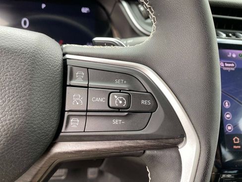 Used 2023 Jeep Grand Cherokee L Limited AWD/4WD image 17