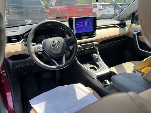 Used 2023 Toyota RAV4 XLE Premium FWD image 30