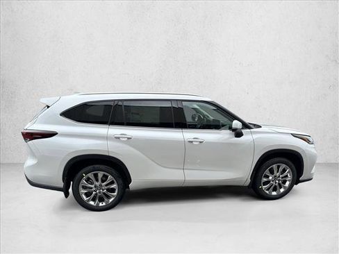 Used 2025 Toyota Highlander Limited image 4