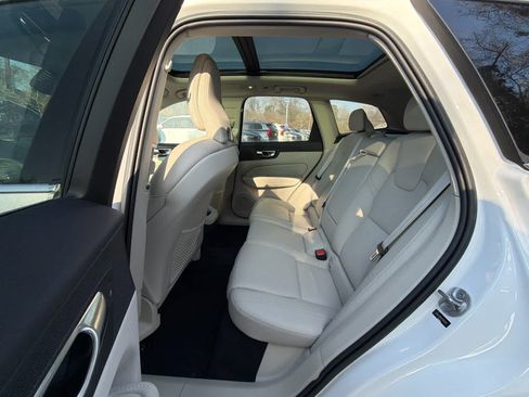 Certified 2023 Volvo XC60 B5 Plus image 24
