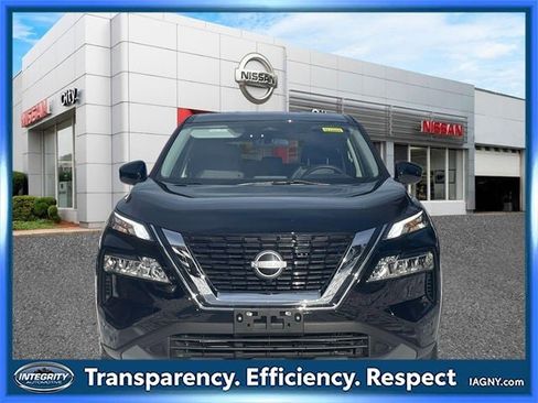 Certified 2023 Nissan Rogue SV image 2