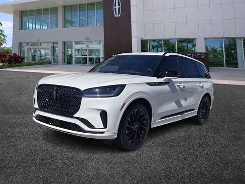 Used 2025 Lincoln Aviator Reserve w/ Luxury Package image 3