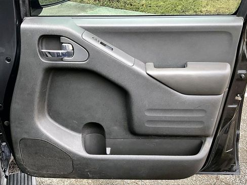 Used 2015 Nissan Frontier SV image 22