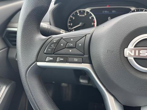 Used 2025 Nissan Altima 2.5 SV FWD image 18