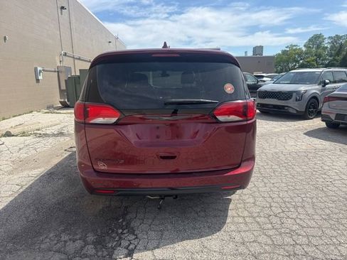 Used 2019 Chrysler Pacifica Touring Plus w/ S Appearance Package FWD image 6