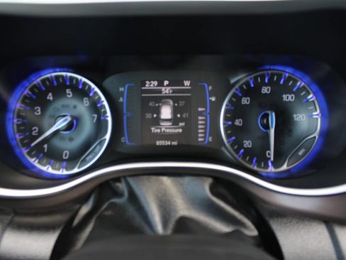 Used 2021 Chrysler Voyager Lxi image 16