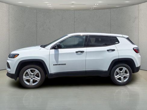 Used 2023 Jeep Compass Sport AWD/4WD image 2