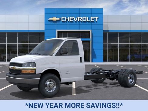 New 2026 Chevrolet Express 4500 4500 Series image 2