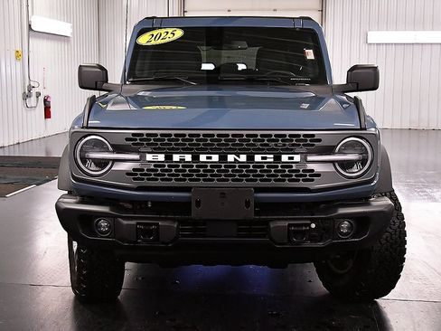 Used 2025 Ford Bronco Badlands image 2