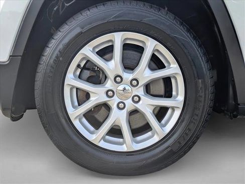 Used 2017 Jeep Cherokee Latitude w/ True North Edition AWD/4WD image 22