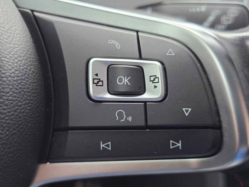 Used 2017 Volkswagen GTI SE image 33
