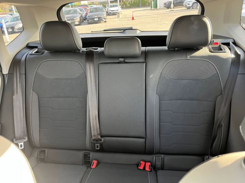 Used 2025 Volkswagen Taos SE image 39