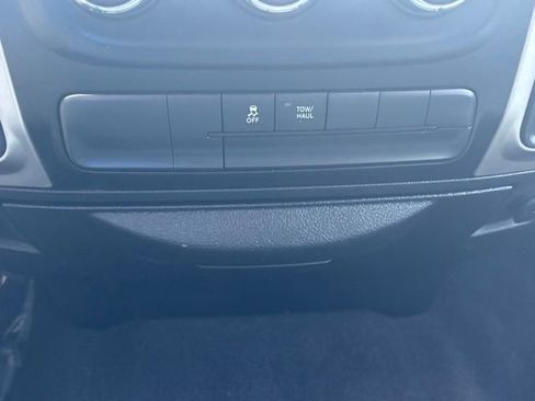Used 2020 RAM 1500 Classic SLT AWD/4WD image 32