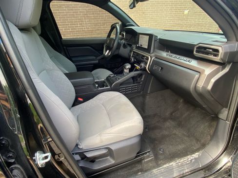 Used 2024 Toyota Tacoma SR5 AWD/4WD image 27
