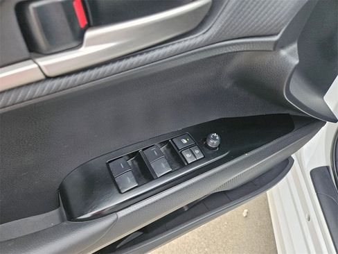 Used 2025 Toyota Camry SE image 15