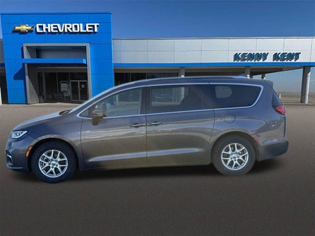 Used 2021 Chrysler Pacifica Touring-L FWD image 38