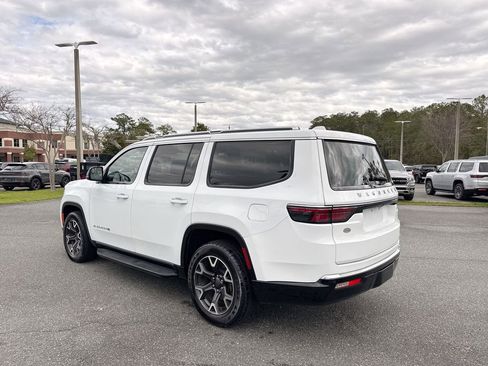 Used 2023 Jeep Wagoneer Series III w/ Preferred Equipment Group image 5