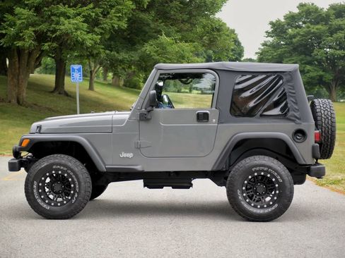 Used 2004 Jeep Wrangler 4WD w/ 30" Tire & Wheel Group image 18